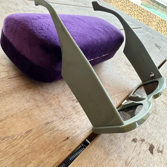 Gucci Sunglasses - Picture 6 of 6